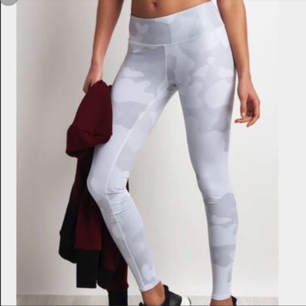 Alo Yoga Airbrush White Camo Legging